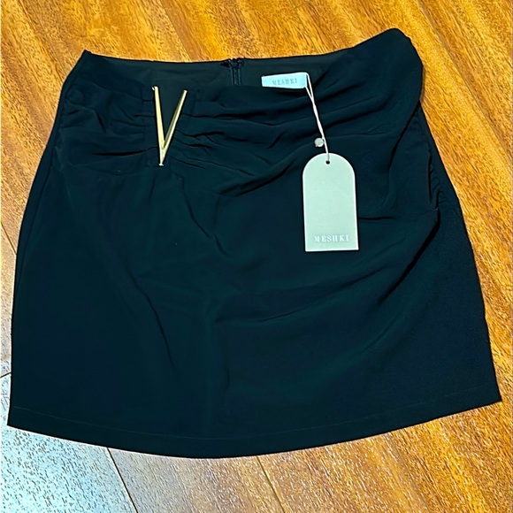 MESHKI Leonie V-Hardware Gold Mini Skirt 🖤⚜️ - Picture 5 of 8